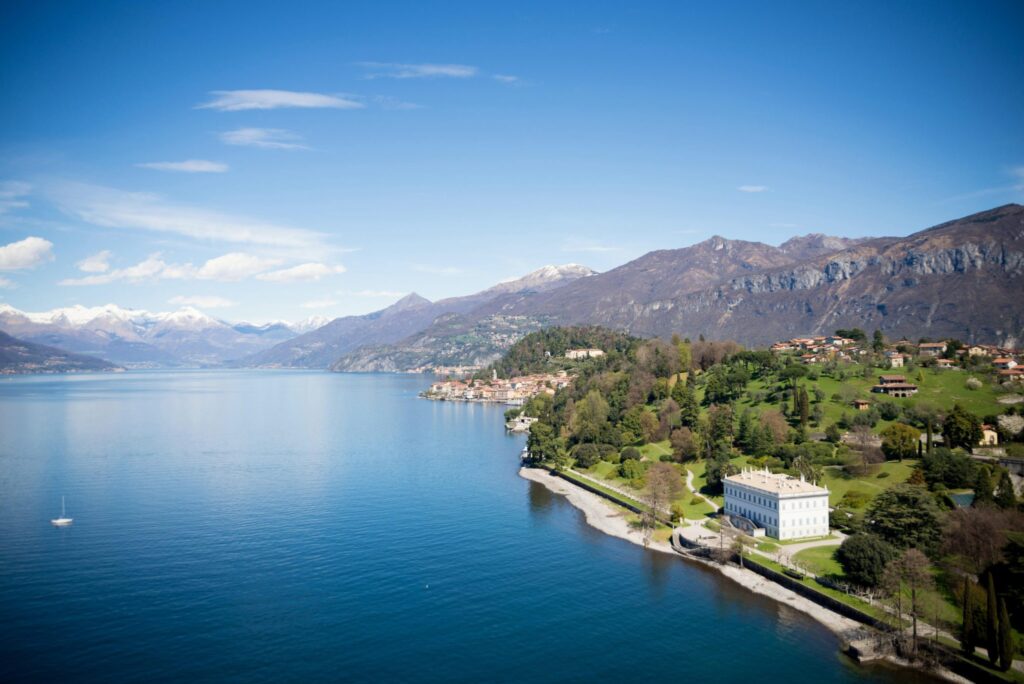 foto di bellagio vista dalla strada che va a Lezzeno